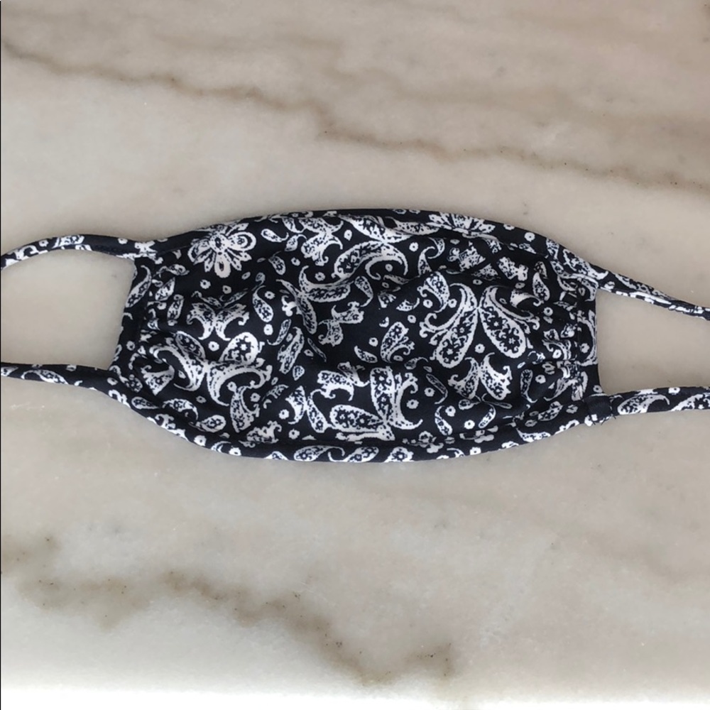 2 for 20! Black paisley print face mask - Picture 3 of 8